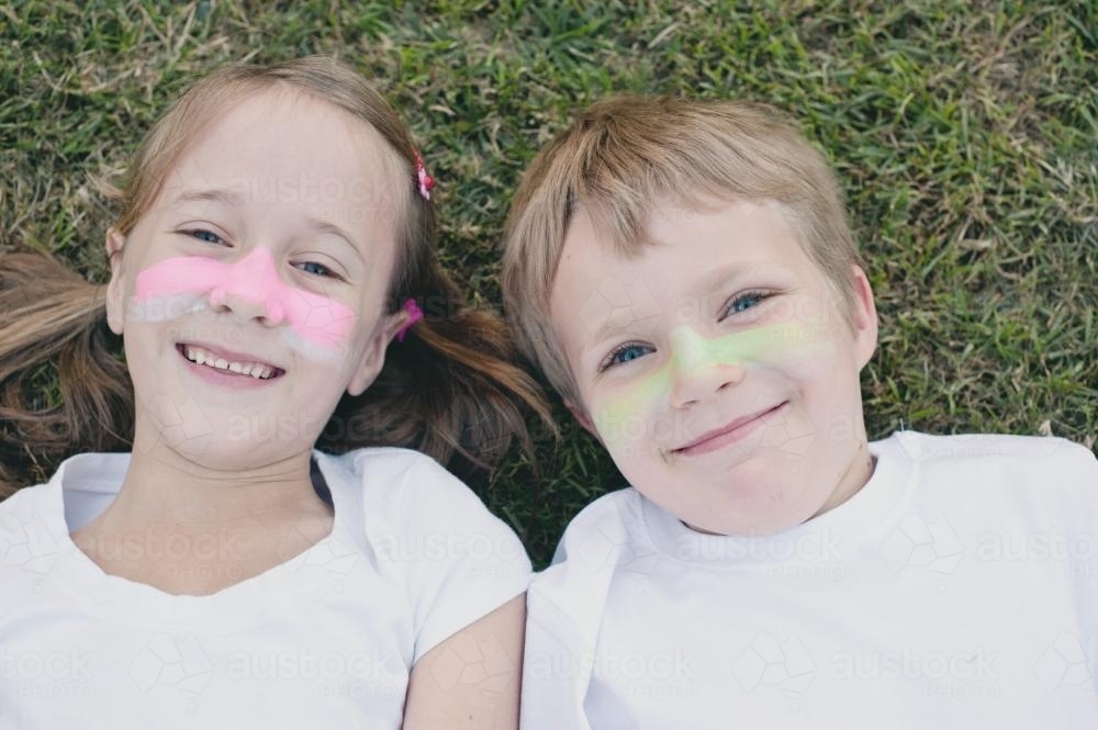 Image of Two kids with zinc on their faces - Austockphoto