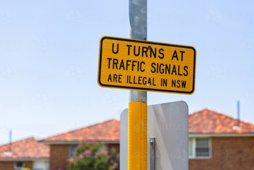 Image of u turns at traffic signals are illegal in NSW sign at lights