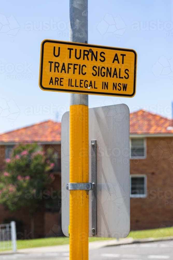 u turns at traffic signals are illegal in NSW sign at lights - Australian Stock Image