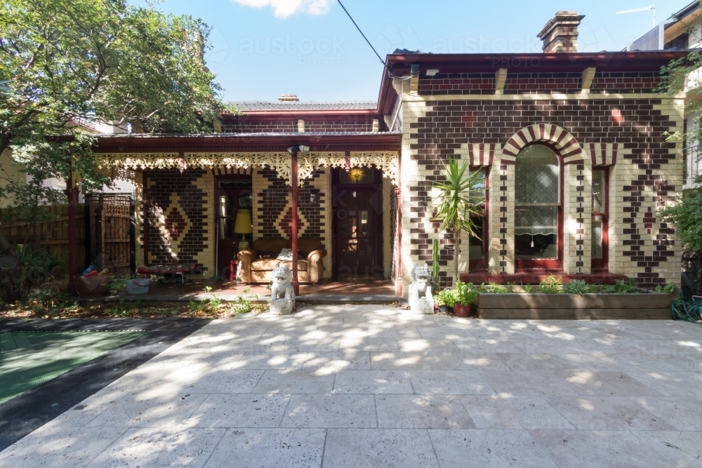 Victorian brick home facade in leafy suburb of Melbourne, Australia - Australian Stock Image