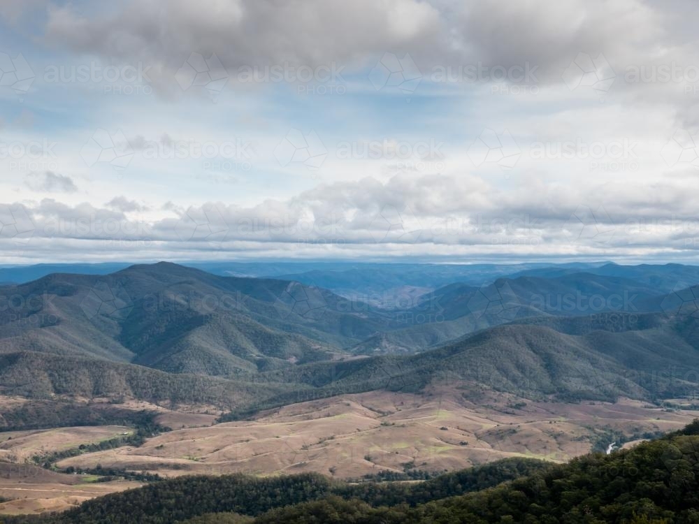 View of mountainous terrain from Carsons Lookout - Australian Stock Image