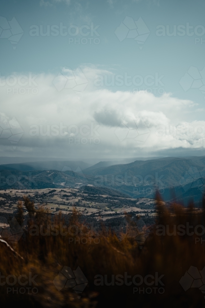 Views into the Megalong Valley from Cahill's Lookout, Blue Mountains. - Australian Stock Image