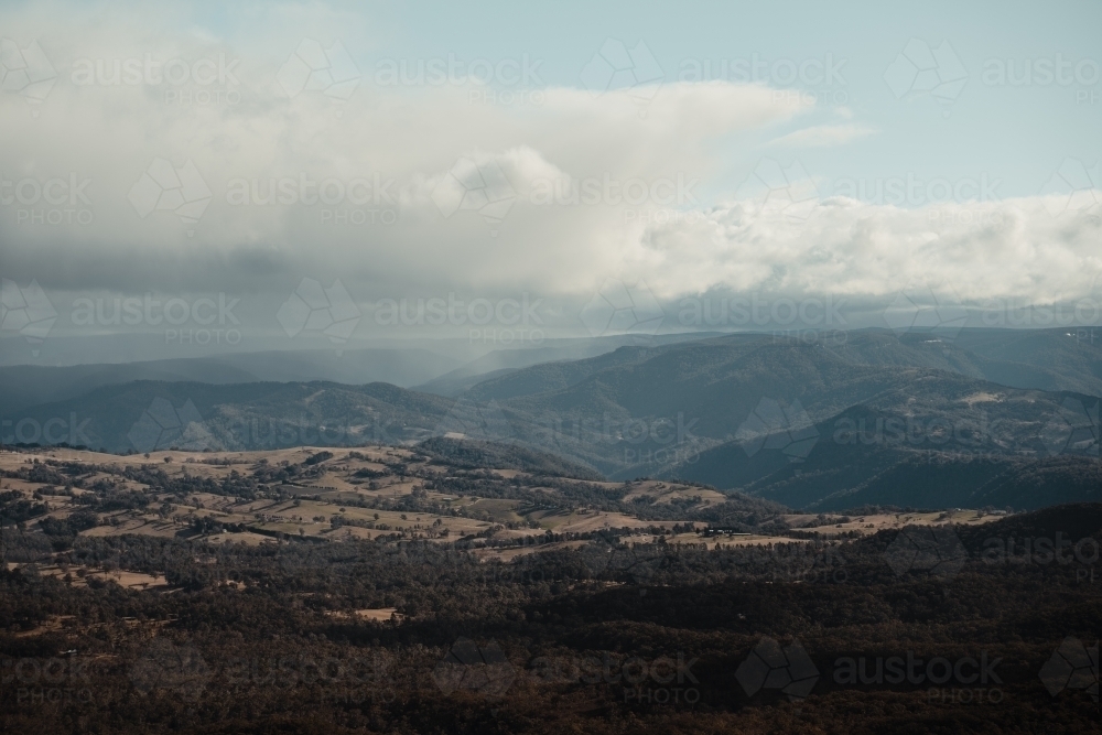 Views into the Megalong Valley from Cahill's Lookout, Blue Mountains. - Australian Stock Image