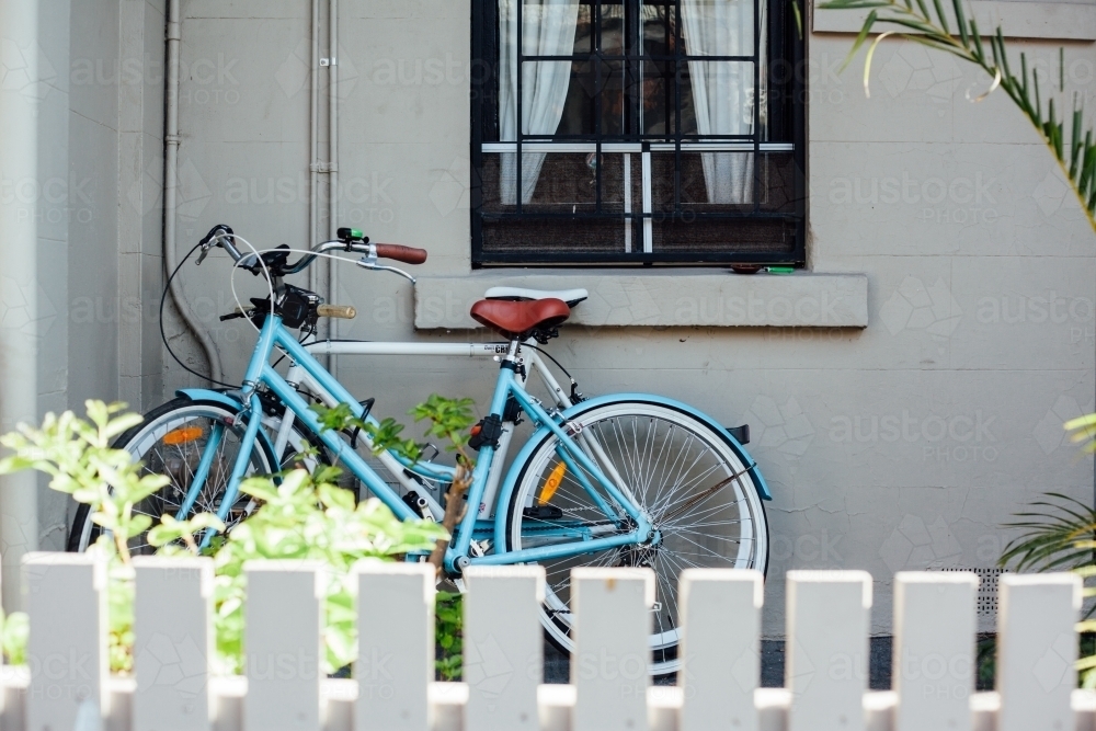 Vintage bikes leaning against home - Australian Stock Image