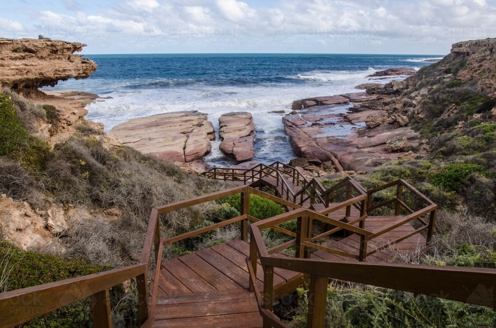 Wooden boardwalk leading down to the edge of a cliff - Australian Stock Image