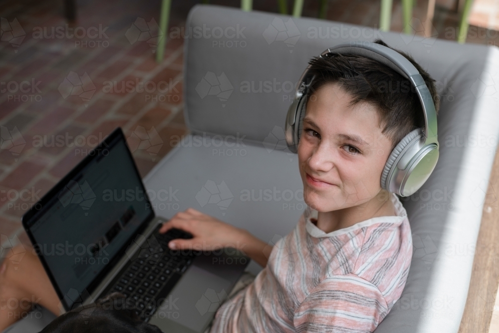 using wireless headphones with laptop
