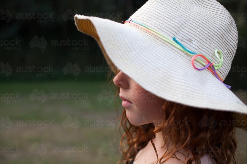 Young girl wearing a floppy hat - Australian Stock Image