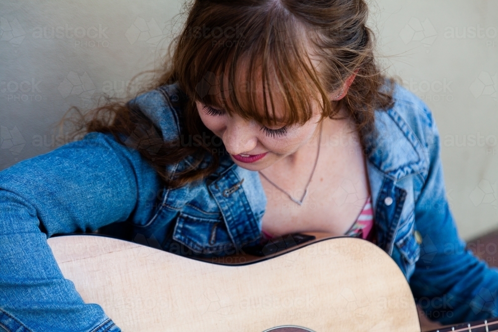 Young woman busking on the street - Australian Stock Image