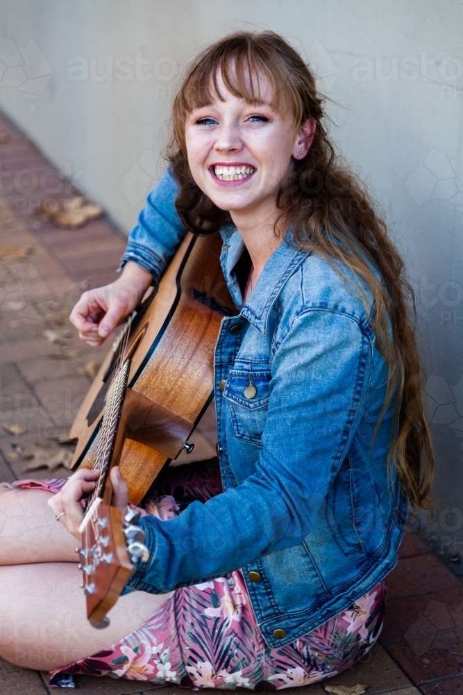 Young woman busking on the street - Australian Stock Image