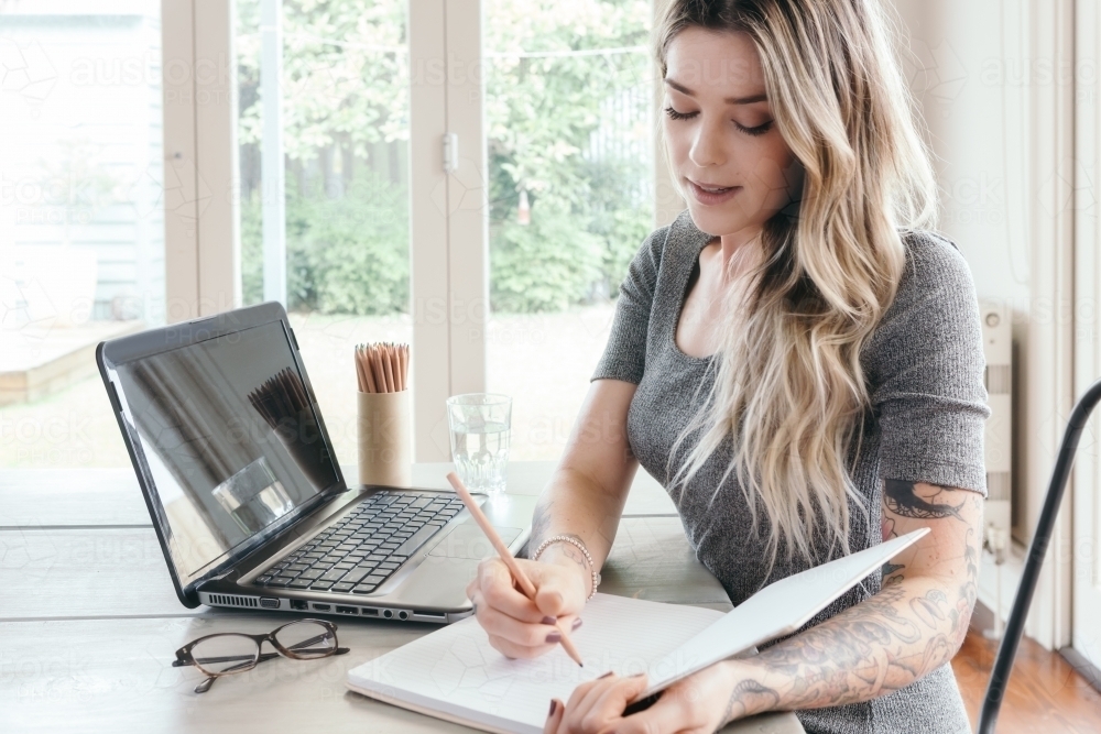 How to help a teenager with body image issues picture