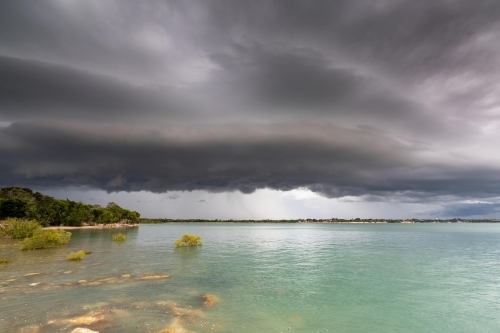 A dark shelf cloud approaches over the ocean - Australian Stock Image