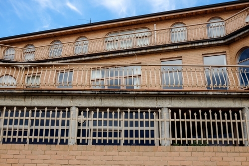 A large brick building with zigzagging balustrades - Australian Stock Image
