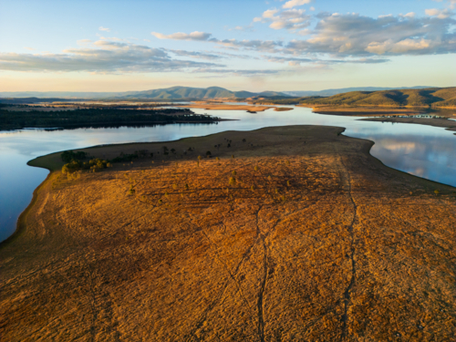 A large paddock stretching into Lake Wivenhoe - Australian Stock Image