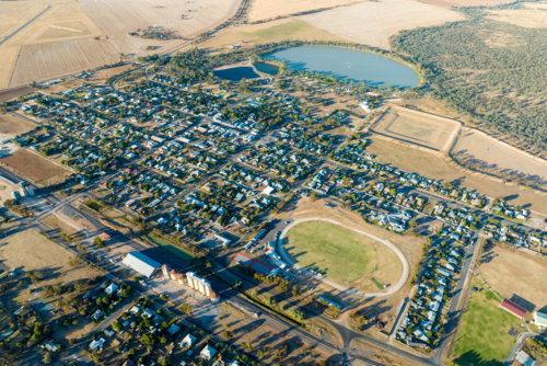 Aerial view of Hopetoun showing Lake Lascelles, sports oval, and grain silos. - Australian Stock Image