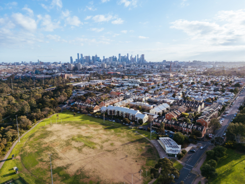 Aerial view of Melbourne skyline on a cool winter's day from Clifton Hill in Victoria, Australia - Australian Stock Image