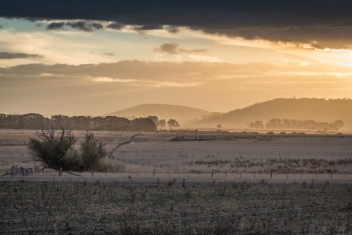 Ballarat region sunset over dry paddock