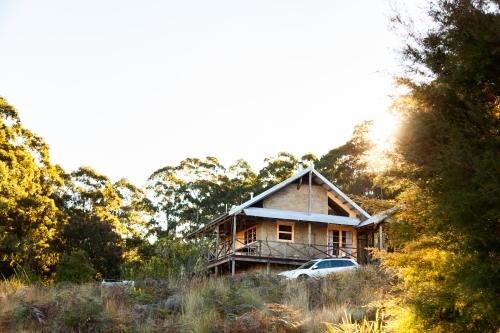 Cabin in the woods with car beside it on rural property in the hunter valley hills - Australian Stock Image