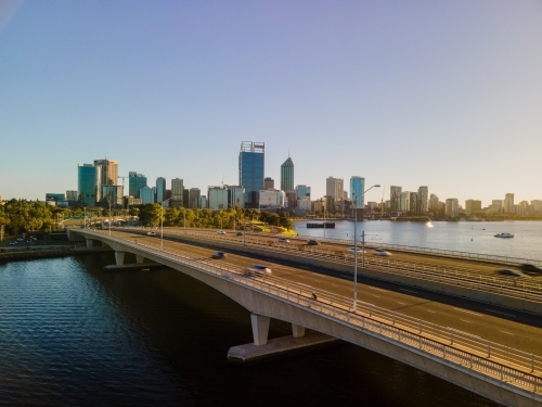 Cars on Narrows Bridge crossing the Swan River in Perth - Australian Stock Image