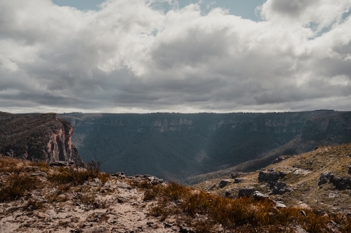 Clifftop views near the summit of the Lockleys Pylon Walking Track - Australian Stock Image