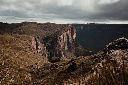 Clifftop views near the summit of the Lockleys Pylon Walking Track - Australian Stock Image
