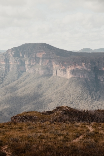 Clifftop views near the summit of the Lockleys Pylon Walking Track - Australian Stock Image