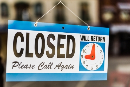 Closed sign in shop window - Australian Stock Image