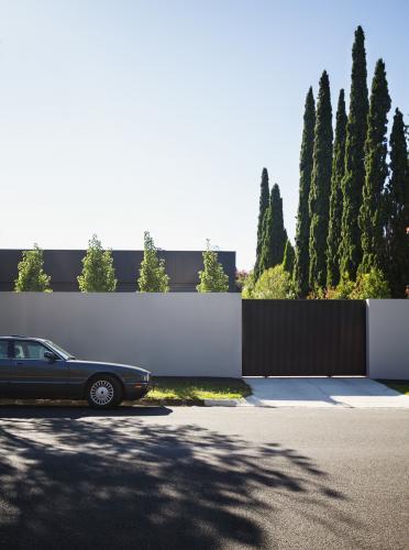 Contemporary home and garden in Melbourne suburban streetscape - Australian Stock Image