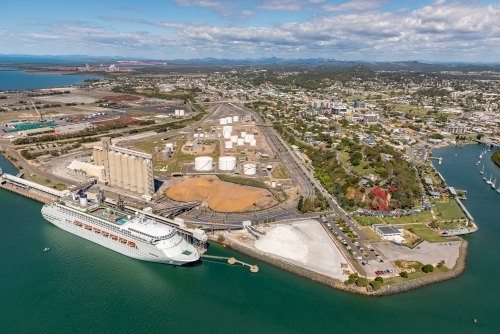 Cruise ship docking at Auckland Point wharf
