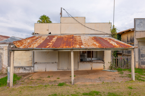 Derelict, abandoned old shops in the old gold mining town of Crackow - Australian Stock Image