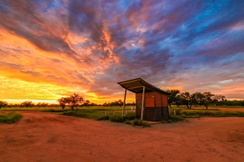 Dramatic sky at roadside rest stop, Outback Australia - Australian Stock Image