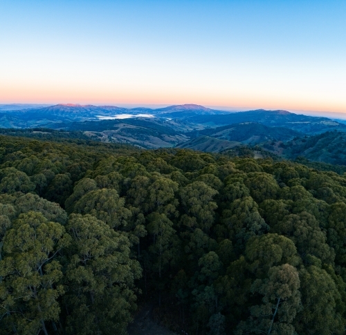 Dusk light over hills with view towards Lake St Clair in the Hunter Valley - Australian Stock Image