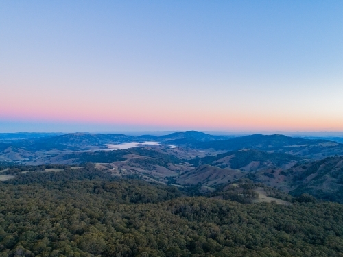 Dusk light over hills with view towards Lake St Clair in the Hunter Valley - Australian Stock Image