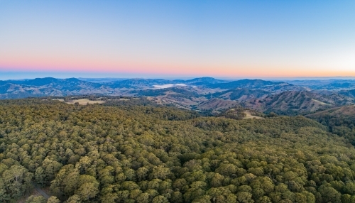 Dusk light over hills with view towards Lake St Clair in the Hunter Valley - Australian Stock Image