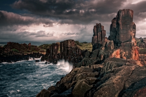 Eerie beauty of the tall imposing Bombo basalt columns - Australian Stock Image