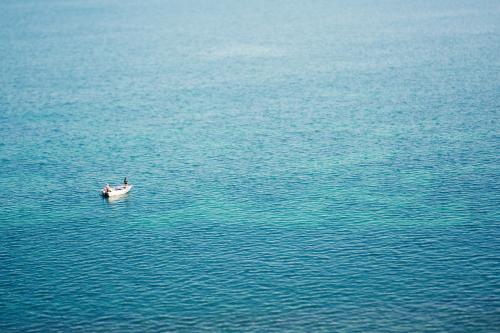 Fisherman on a fishing boat in the ocean - Australian Stock Image