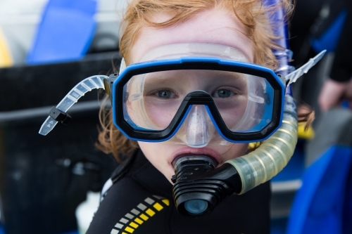 girl wearing mask and snorkel
