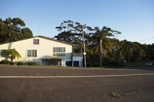 Home among the trees - Australian Stock Image