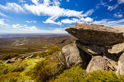 Landscape views at the summit of Porcupine Rocks on the Porcupine Walking Track on a summer's day - Australian Stock Image