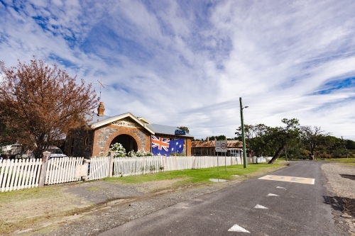 Large Australian flag flying on historic courthouse which is now a Police Station - Australian Stock Image