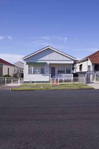 Mid century architecture street view, Newcastle - Australian Stock Image
