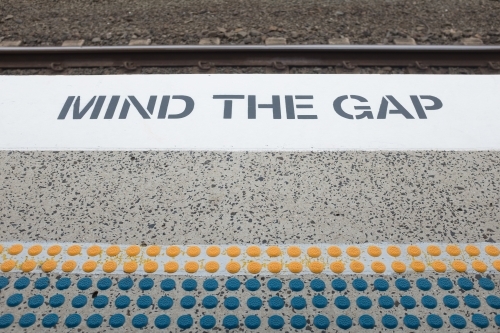 Mind the gap sign at a train station