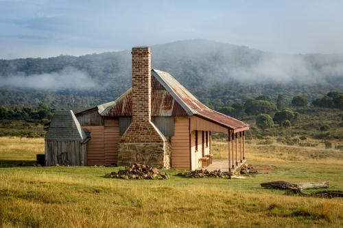 Old country homestead from 1870's in  rural Australia.  The home had later additions in the 1900's - Australian Stock Image
