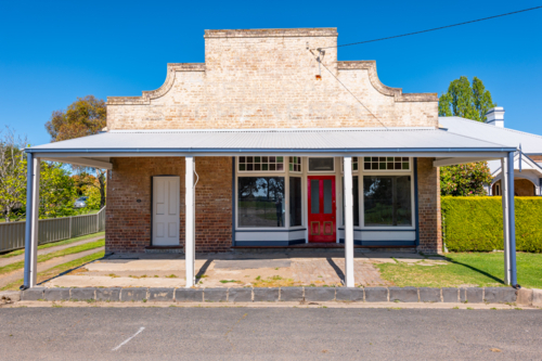 Old empty shop in Spring Hill, Central West, New South Wales, Australia - Australian Stock Image
