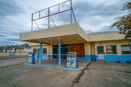 Old servo in Narrabri, New South Wales - Australian Stock Image