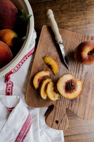 peaches chopped up on a vintage board - Australian Stock Image