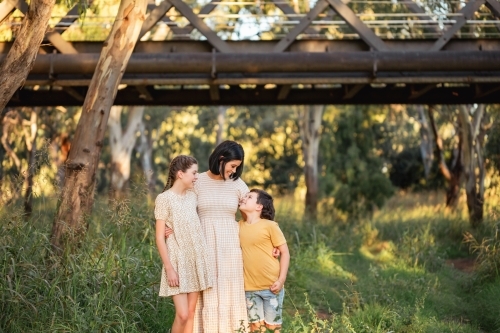 Portrait of mother and children standing together in Australian bush setting - Australian Stock Image
