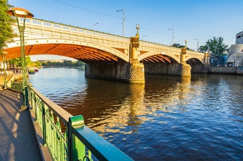 Princes bridge in Melbourne reflecting in the Yarra River below - Australian Stock Image