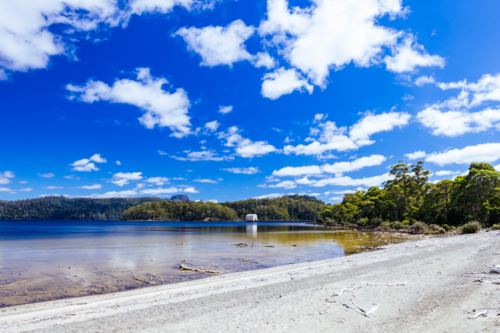 Pumphouse Point and Lake St Clair on a hot summer's day in Tasmania, Australia - Australian Stock Image