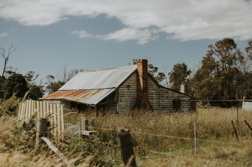 Run down old farmhouse, paddocks, blue sky and white clouds - Australian Stock Image