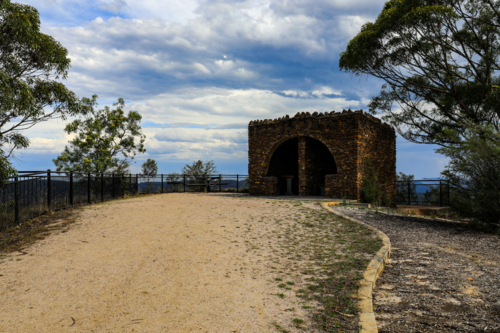 Scenic view from Hargraves Lookout in the Blue Mountains featuring old stone picnic area - Australian Stock Image